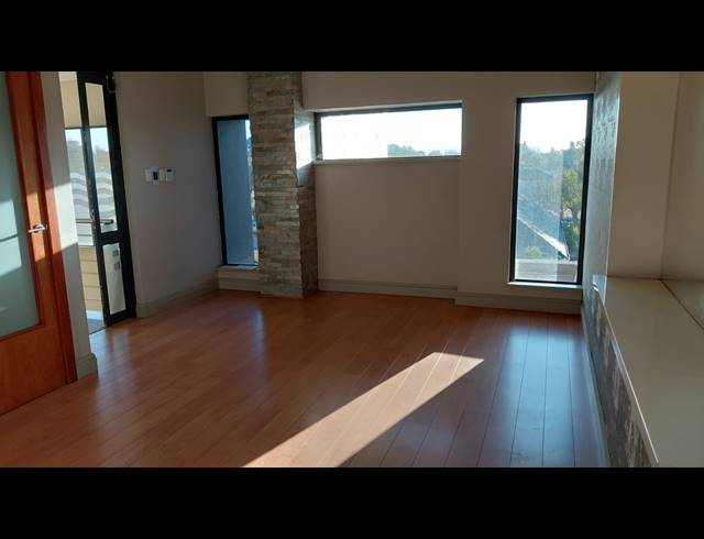923M² BUSINESS FOR SALE IN RHODESFIELD